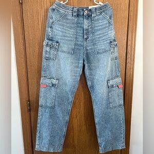 American Eagle size 6 (short) cargo pants, never before worn.